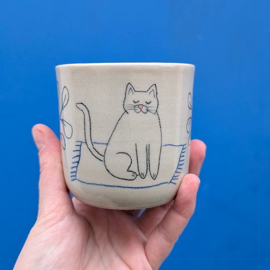 šálka mačička na koberčeku_240ml